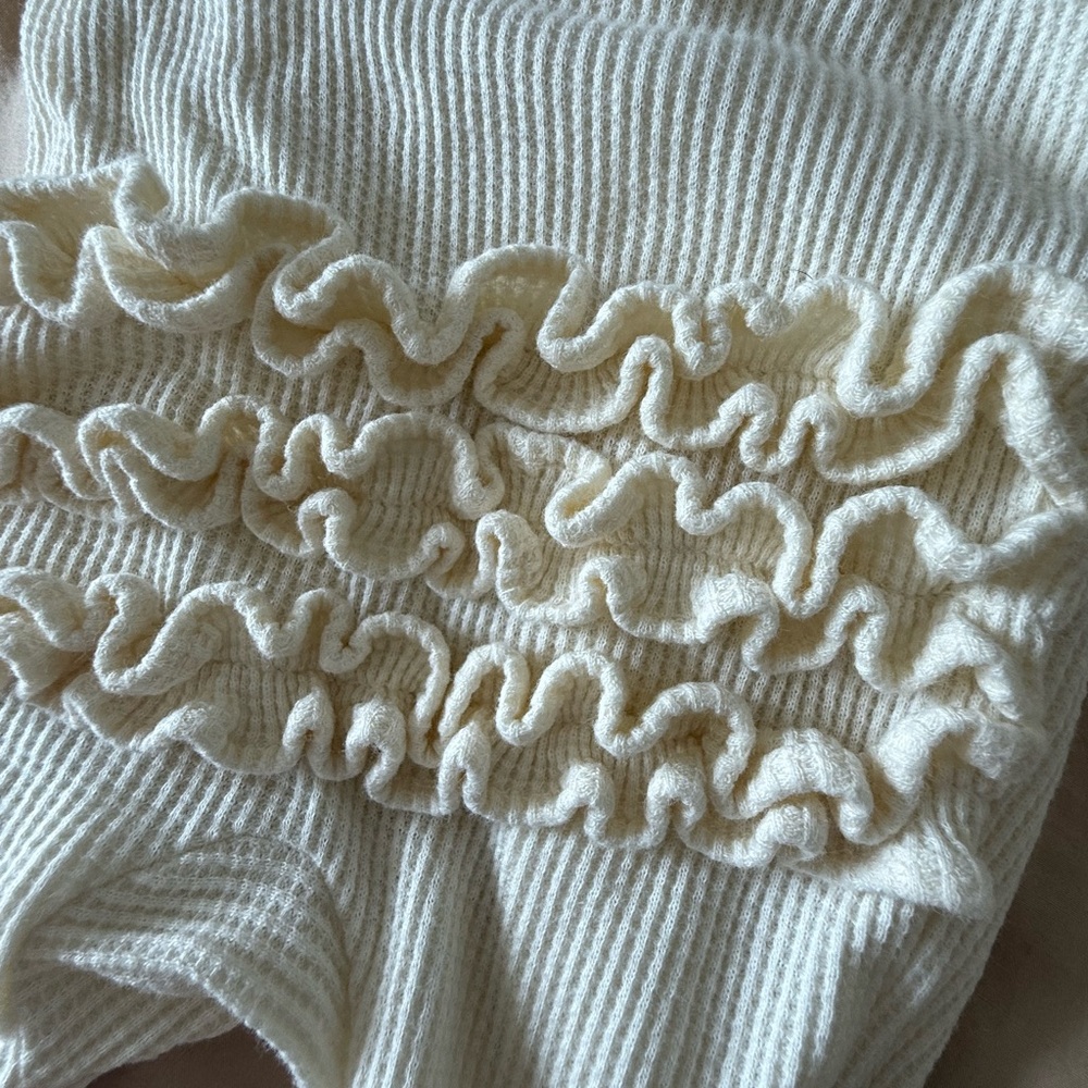 Cream Ruffled Baby 2-way zip - Picture 4 of 5
